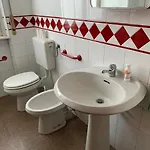 Life Guest house *